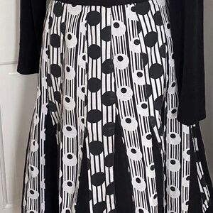 Black and white Cotton Gored Skirt. Women's S. Dana Taylor Summer Wear.